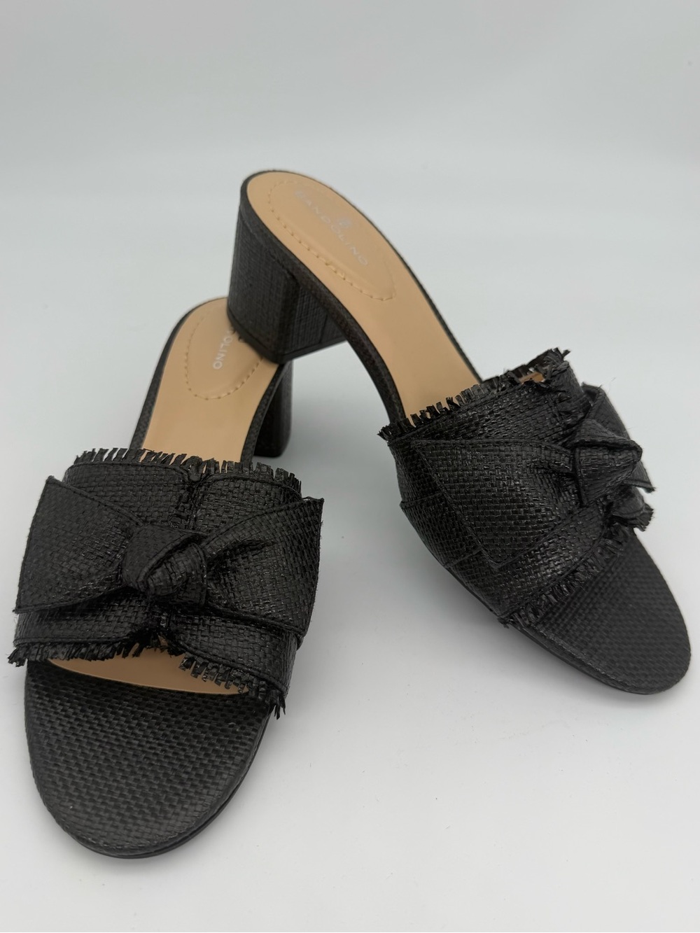 NWOT Bandolino Black Raffia Fringe Bow Block Heel Mule Sandals Size 9.5M